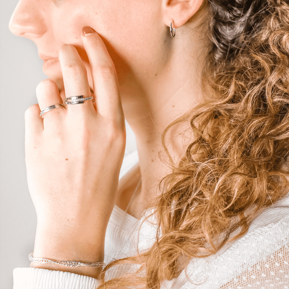 Zilveren achakelarmband gedraaid