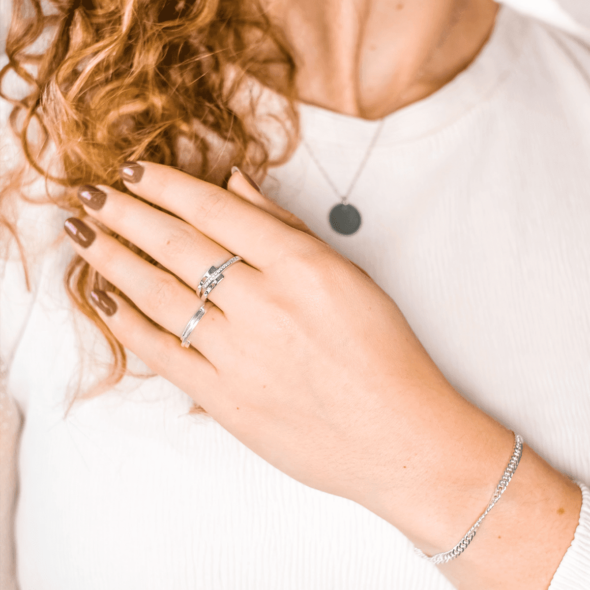 Zilveren ring met zirkonia steentjes